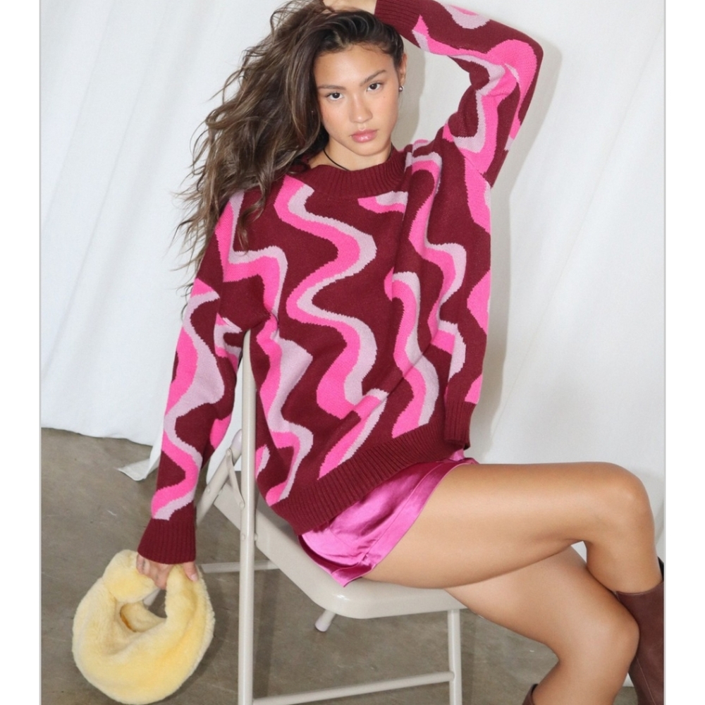 💕🫐Swirly pie// Pink swirly print pullover Sweater - Picture 2 of 5